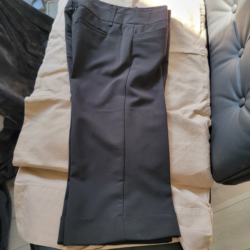 Signature Makers Black Wide-legged Capri Style Trousers. Size 6.